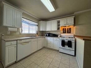 11050 Keswick St in Sun Valley, CA - Building Photo - Building Photo