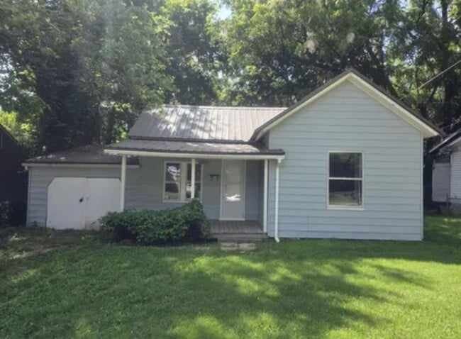 property at 2007 N Travis Ave