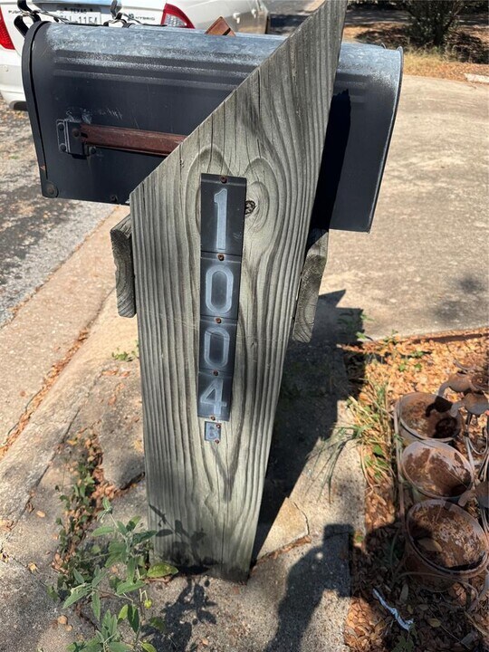 1004 Milford Way in Austin, TX - Foto de edificio