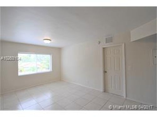 666 NE 80th St-Unit -6 in Miami, FL - Building Photo - Building Photo