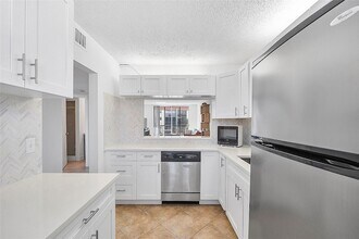 5300 NE 24th Terrace, Unit 425 in Fort Lauderdale, FL - Foto de edificio - Building Photo