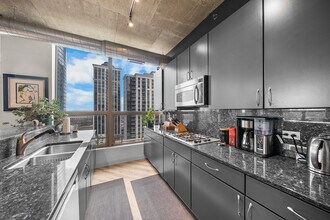 125 E 13th St in Chicago, IL - Building Photo - Building Photo
