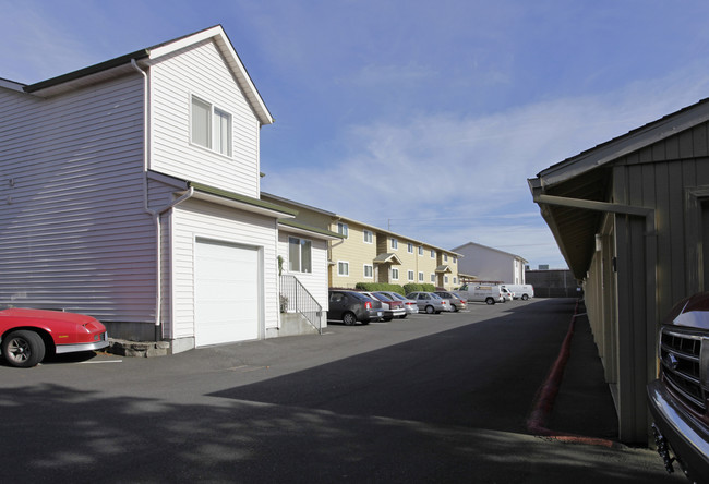 Beverly Gardens Apartments in Gresham, OR - Building Photo - Building Photo