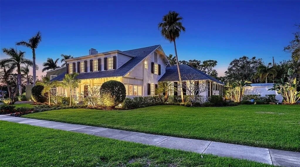 7715 Westmoreland Dr in Sarasota, FL - Building Photo