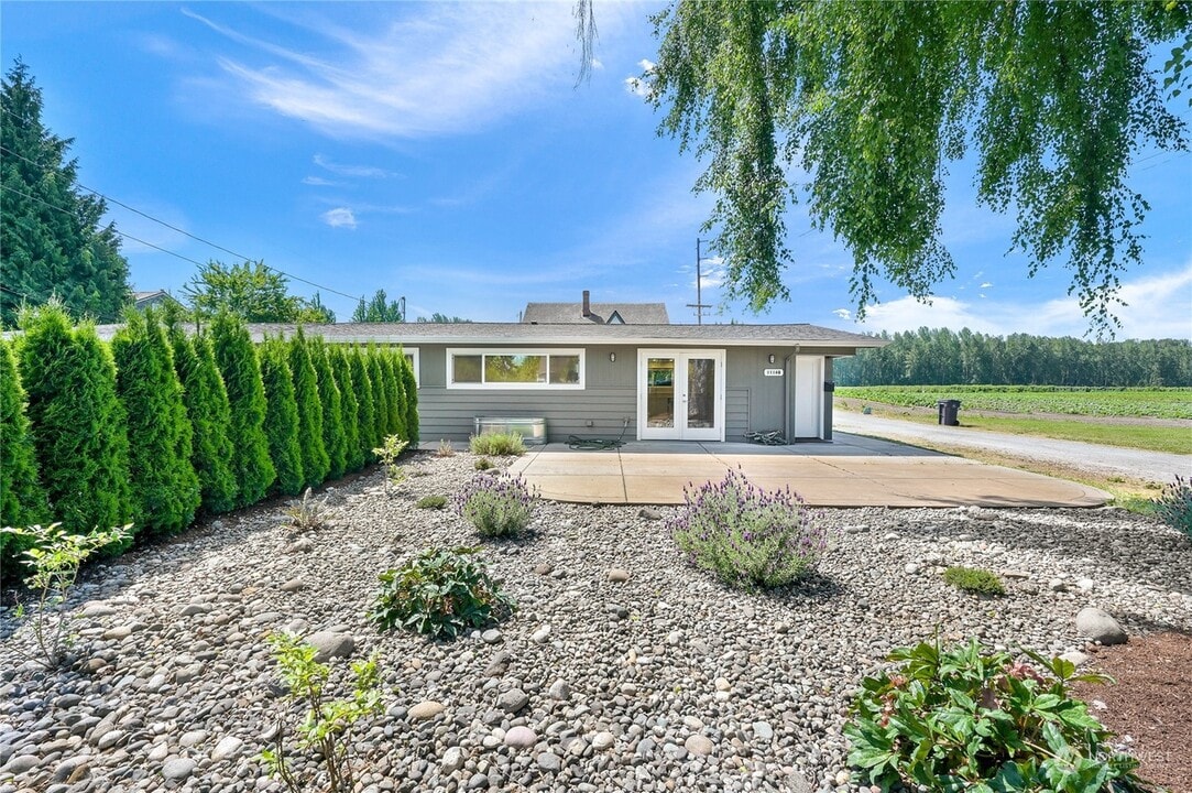 1116 McLean Rd in Mount Vernon, WA - Building Photo