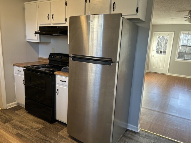 301 Autumn Ave, Unit Apt. B in Rossville, GA - Building Photo - Building Photo