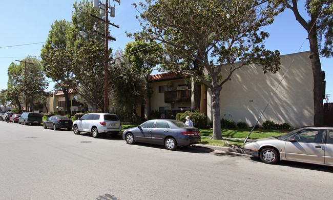 Monterey Apartments in Gardena, CA - Building Photo - Building Photo