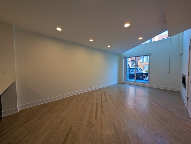 3763 N Sheffield Ave, Unit 954G102