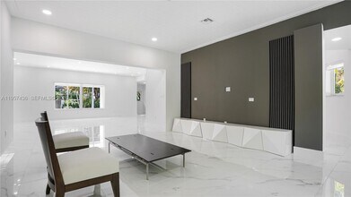 711 Sunset Rd in Coral Gables, FL - Building Photo - Building Photo