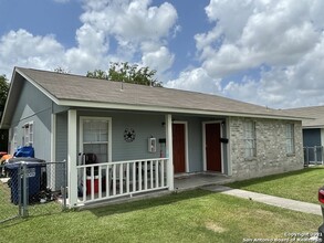 820 W Olmos Dr in San Antonio, TX - Building Photo - Building Photo