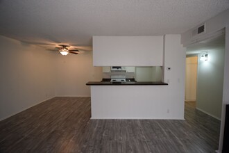 12241 Burbank Blvd, Unit 110 in Los Angeles, CA - Building Photo - Building Photo