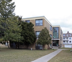 21 Rosseau Rd in Toronto, ON - Building Photo