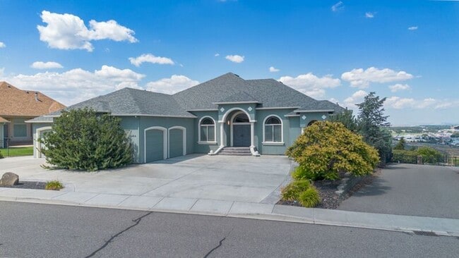 property at 464 Sundance Dr
