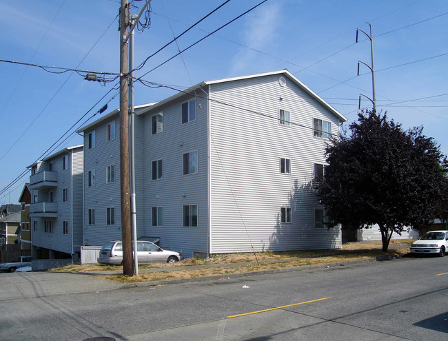 Trenton Court in Seattle, WA - Building Photo - Building Photo