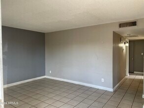 8333 W Roma Ave in Phoenix, AZ - Building Photo - Building Photo