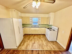 428 W 8th St in Ada, OK - Building Photo - Building Photo