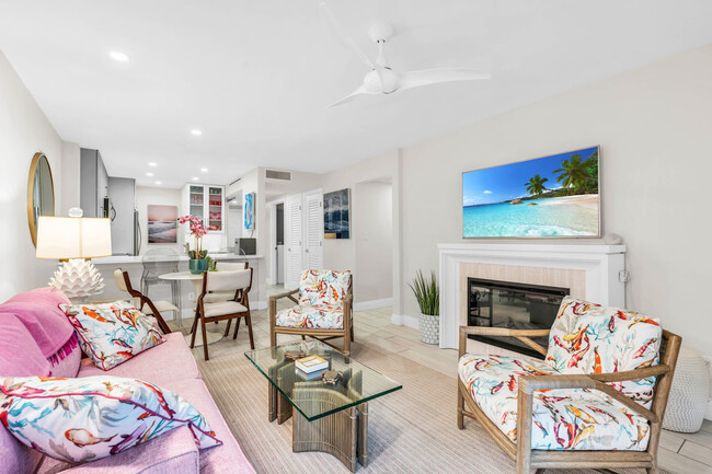 600 Neapolitan Way in Naples, FL - Building Photo - Building Photo