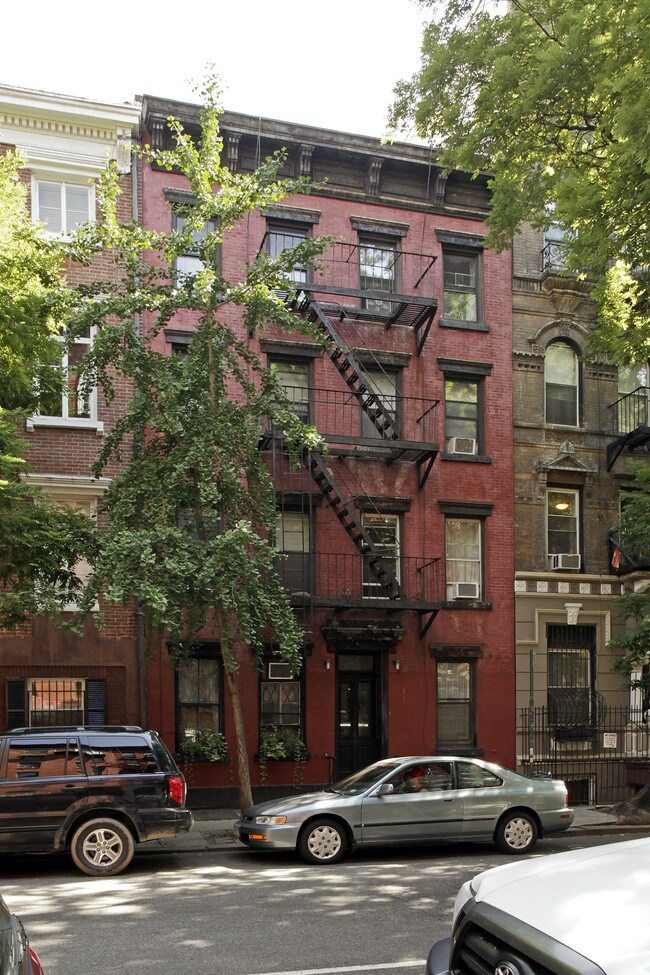 429 E Ninth St in New York, NY - Building Photo - Building Photo