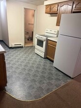 424 3rd St SE, Unit B in Huron, SD - Building Photo - Building Photo