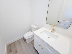 7703 Earl Rudder Wy in Houston, TX - Building Photo - Building Photo