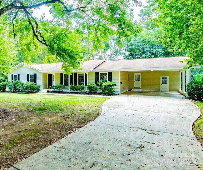 5110 Chaplin Ln in Charlotte, NC - Foto de edificio - Building Photo