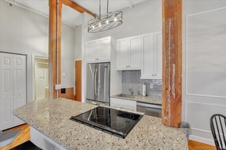 222 Williams St E in Glastonbury, CT - Building Photo - Building Photo
