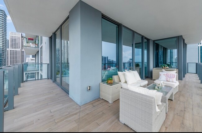 1080 Brickell Ave in Miami, FL - Building Photo - Building Photo