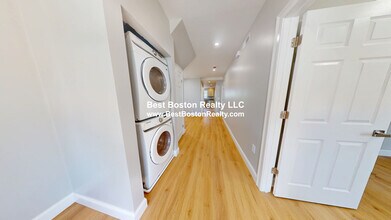 3 Harris Rd in Medford, MA - Building Photo - Building Photo