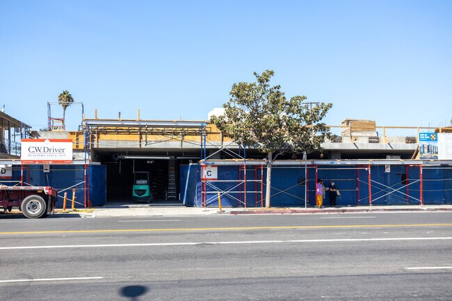 Hope on Hyde Park in Los Angeles, CA - Foto de edificio - Building Photo