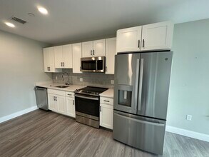 206 Old Colony Ave, Unit 301 in Boston, MA - Foto de edificio - Building Photo