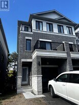 18 Gerry Henry Ln in Clarington, ON - Building Photo