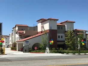 Mountain View Properties in Simi Valley, CA - Building Photo - Building Photo