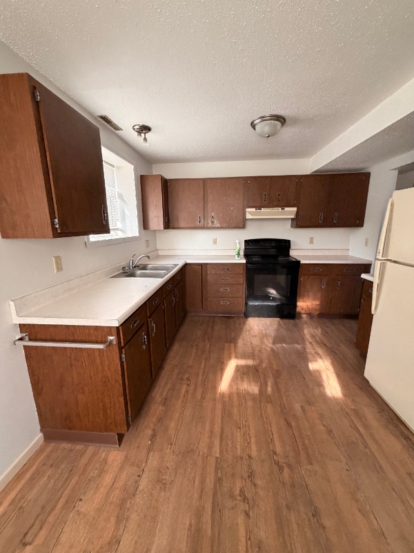 1063 5th Ave NW in Valley City, ND - Foto de edificio - Building Photo