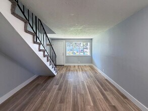 519-525 Cinderella Loop in Eugene, OR - Building Photo - Building Photo