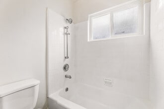 439 S Catalina St in Los Angeles, CA - Building Photo - Floor Plan