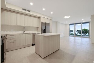 1500 Bay Rd, Unit N-0206 in Miami Beach, FL - Building Photo