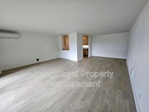 2393 SW Park Pl in Portland, OR - Building Photo - Building Photo