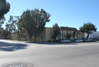 Main Street Apartments in Chula Vista, CA - Foto de edificio - Building Photo