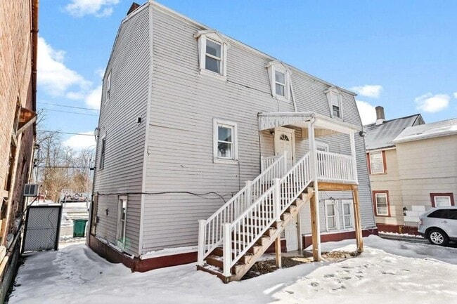 56 Pershing Ave in Poughkeepsie, NY - Building Photo - Building Photo