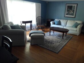 69 Farrar St in Cranston, RI - Foto de edificio - Building Photo