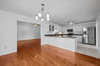 6102 Schooner Ct in New Bern, NC - Building Photo - Building Photo