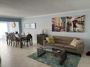 9 Colonial Club Dr in Boynton Beach, FL - Building Photo - Building Photo