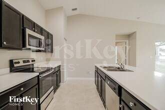 1182 Jaslo St SE in Palm Bay, FL - Foto de edificio - Building Photo