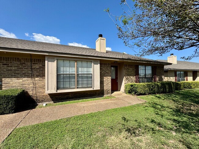 9223 Regal Dr in Woodway, TX - Building Photo - Building Photo