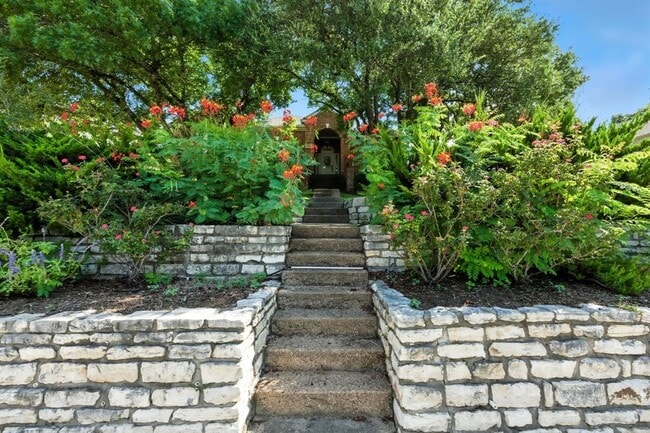 9281 Scenic Bluff Dr in Austin, TX - Building Photo - Building Photo