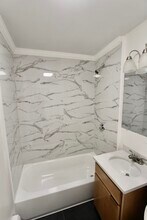 81 Summer St, Unit 2E in New Bedford, MA - Building Photo - Building Photo