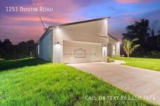 1251 Dustin Rd in North Port, FL - Foto de edificio - Building Photo