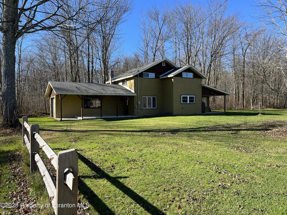 3191 Aberdeen Rd in Madison Township, PA - Building Photo