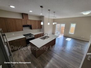 4433 Annett Common SW in Edmonton, AB - Building Photo - Building Photo