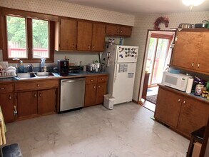 7827 Rohrer Dr in Downers Grove, IL - Building Photo - Building Photo
